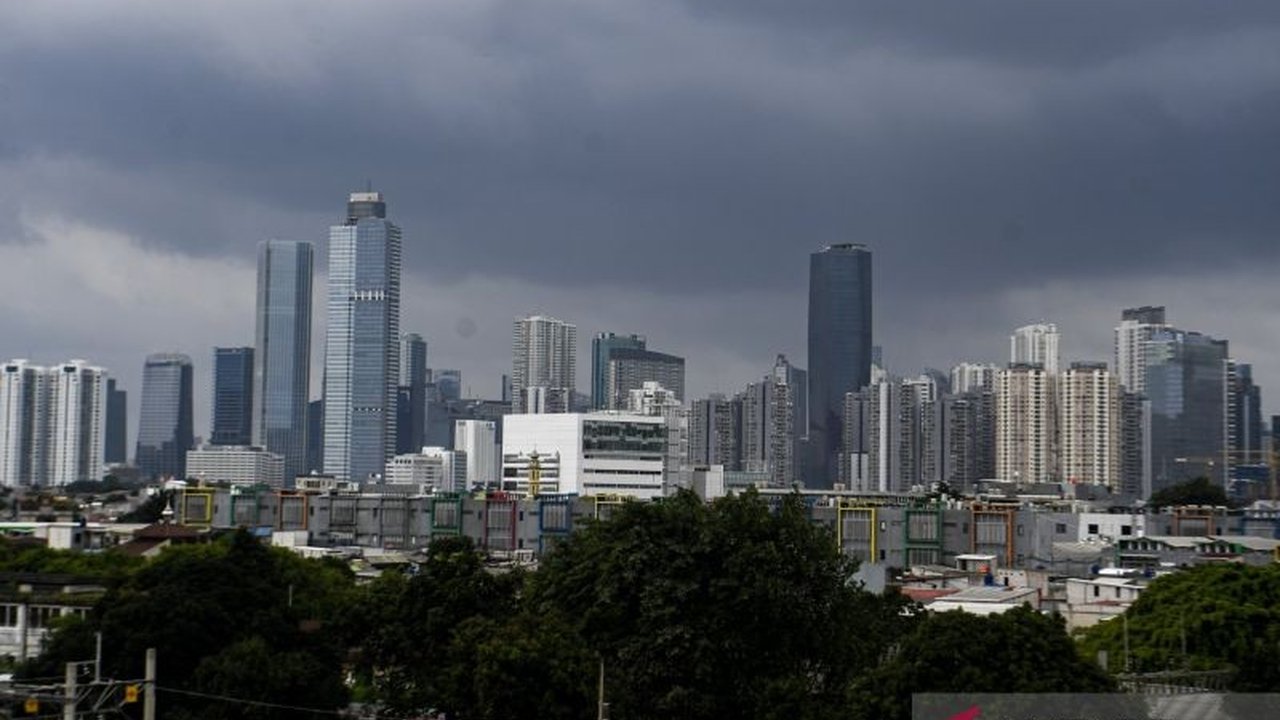 Badan Meteorologi, Klimatologi, dan Geofisika (BMKG) merilis prakiraan cuaca Jakarta untuk hari Kamis, dengan potensi awan tebal di pagi hari dan hujan di beberapa wilayah. Simak detail lengkap prakiraan cuaca Jakarta dari BMKG.