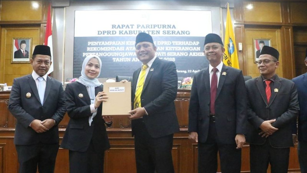 DPRD Kabupaten Serang menyetujui LKPJ Bupati Serang 2025 dengan catatan strategis. Rekomendasi fokus pada optimalisasi pendapatan daerah dan efisiensi belanja OPD demi kemandirian fiskal.
