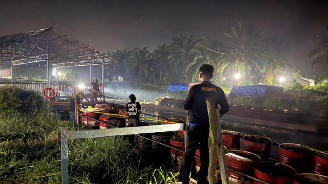 Polda Riau berhasil mengungkap 22 kasus penyelewengan BBM bersubsidi, menyita 41 ton solar dan 1,7 ton pertalite, serta mengamankan 39 tersangka. Bagaimana modus operandi mereka dan langkah penegakan hukum yang diambil?