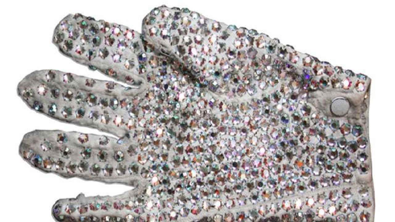 Sarung tangan Michael Jackson. (dok. nateandsanders.com)