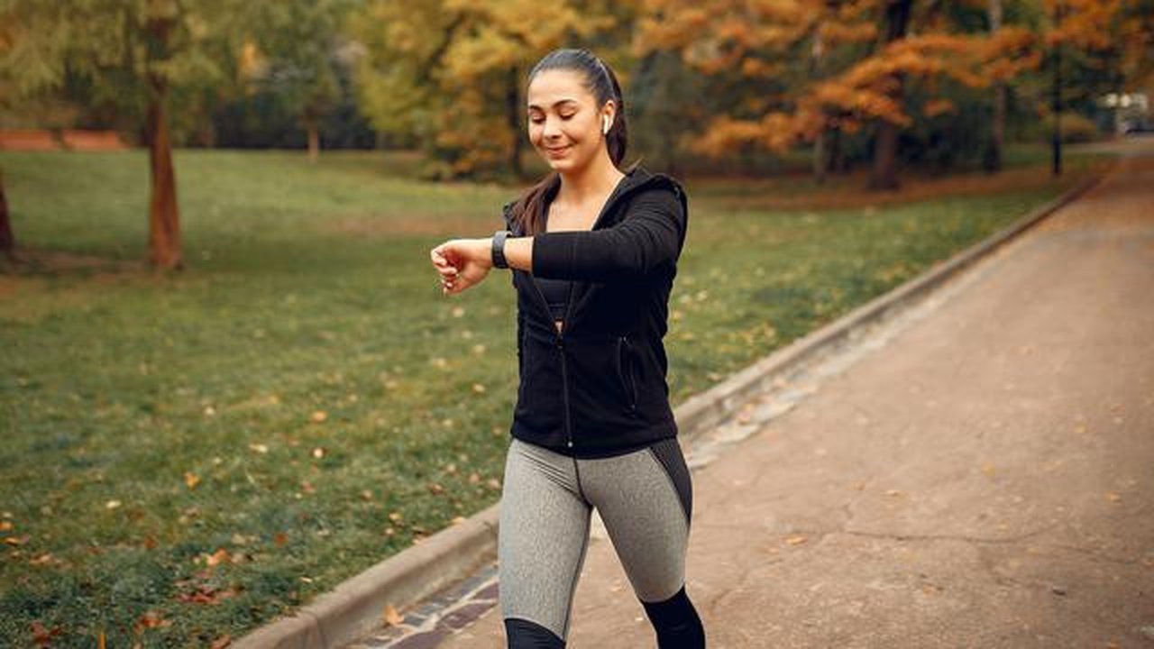 Ilustrasi berjalan kaki/copyright freepik.com/prostooleh