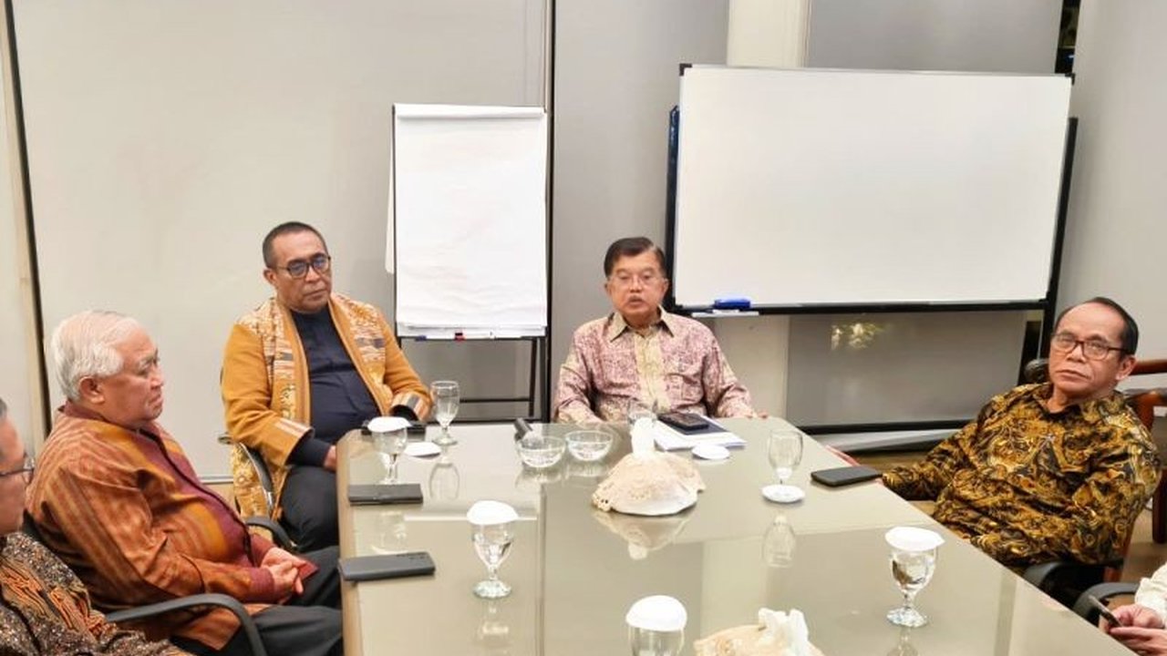 Jusuf Kalla dan PGI kembali menekankan peran agama sebagai agen perdamaian usai pertemuan di Jakarta, merespons polemik ceramah JK yang viral dan menegaskan pentingnya pemahaman utuh serta dialog lintas agama.