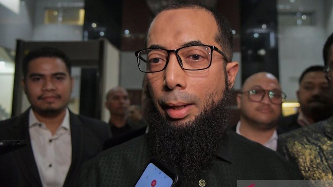 Komisi Pemberantasan Korupsi (KPK) terus mendalami peran Forum SATHU terkait dugaan korupsi kuota haji 2023-2024 setelah memeriksa pendakwah Khalid Basalamah. Kasus ini telah menyeret sejumlah tersangka dengan kerugian negara mencapai Rp622 miliar, menunj