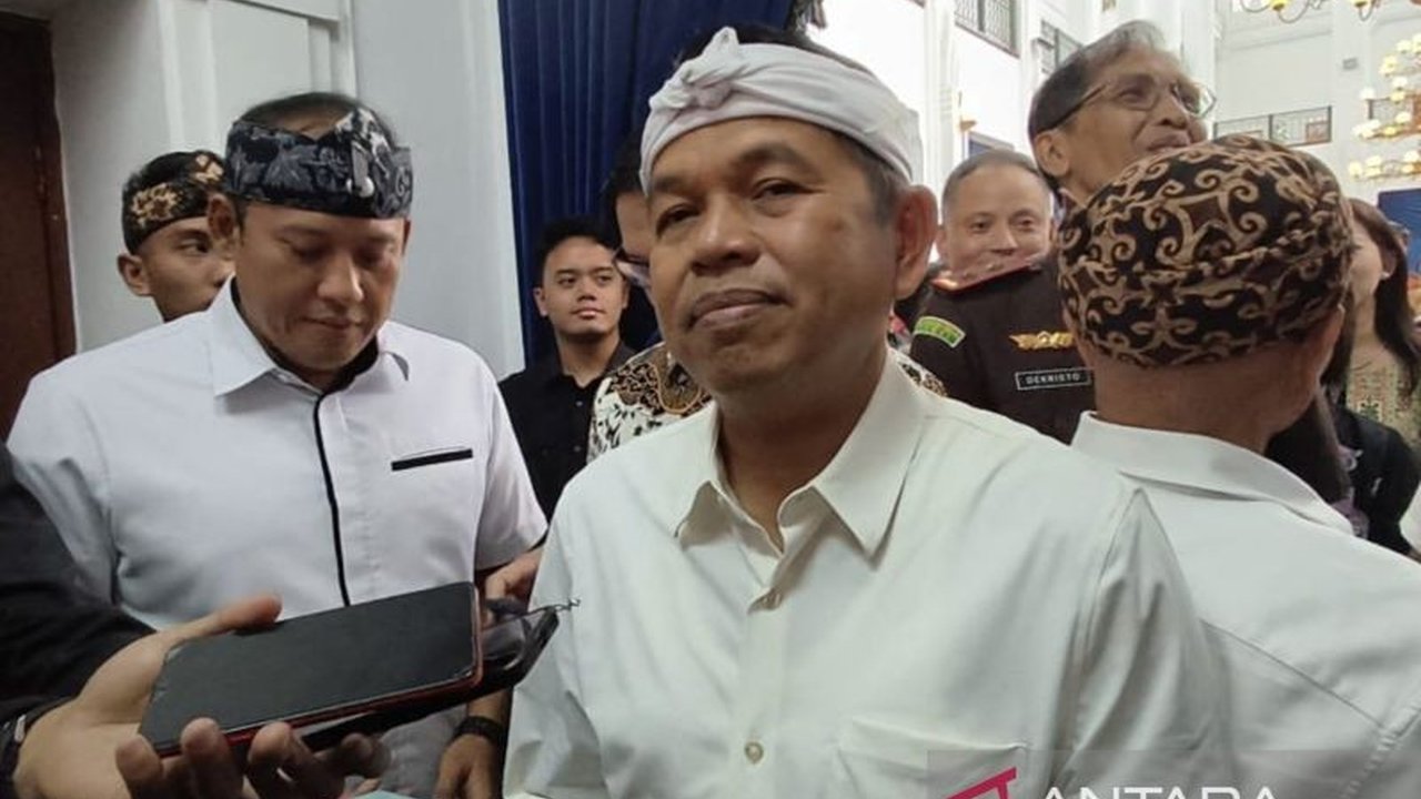 Komisi I DPRD Jabar tegaskan dukungan penuh terhadap langkah Gubernur Dedi Mulyadi untuk mengevaluasi total PKS Hotel Pullman, sekaligus mendorong optimalisasi aset dan pelestarian budaya lokal.