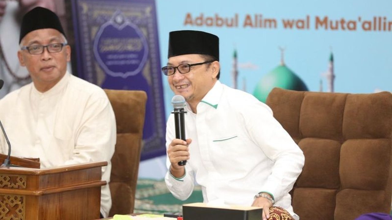 Sekretaris Jenderal DPP PKB Hasanuddin Wahid menyoroti krusialnya peran **guru adab** di era digital, menegaskan komitmen partai kembali pada warisan ulama sebagai kompas perjuangan politik.
