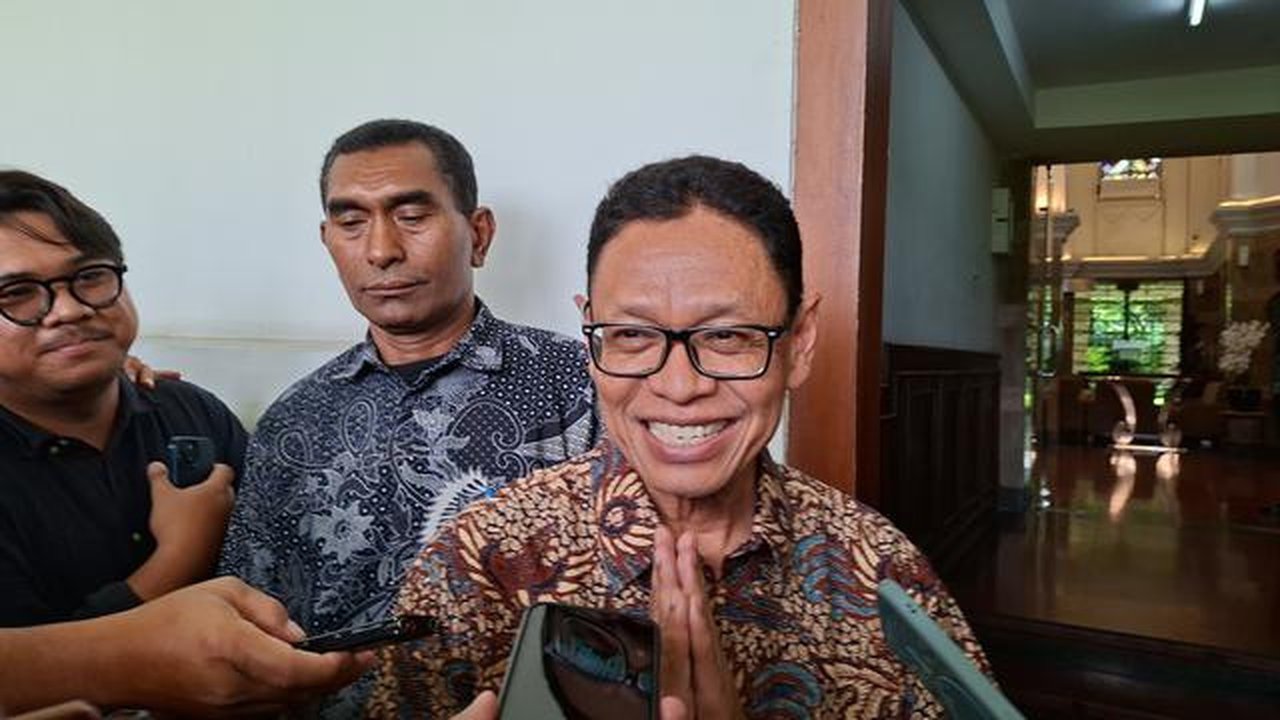 Wakil Menteri Energi dan Sumber Daya Mineral (ESDM), Yuliot Tanjung di Kantor Kementerian ESDM, Jakarta, Jumat (24/4/2026). (Liputan6.com/Arief)