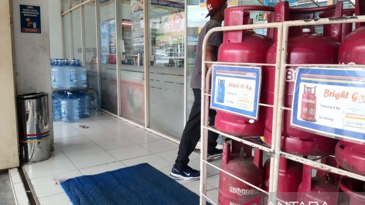 Pemerintah Kabupaten Banyumas terus memantau dampak kenaikan BBM dan LPG nonsubsidi terhadap pelaku UMKM di wilayahnya, memastikan stabilitas ekonomi lokal tetap terjaga dan keluhan dapat diatasi.