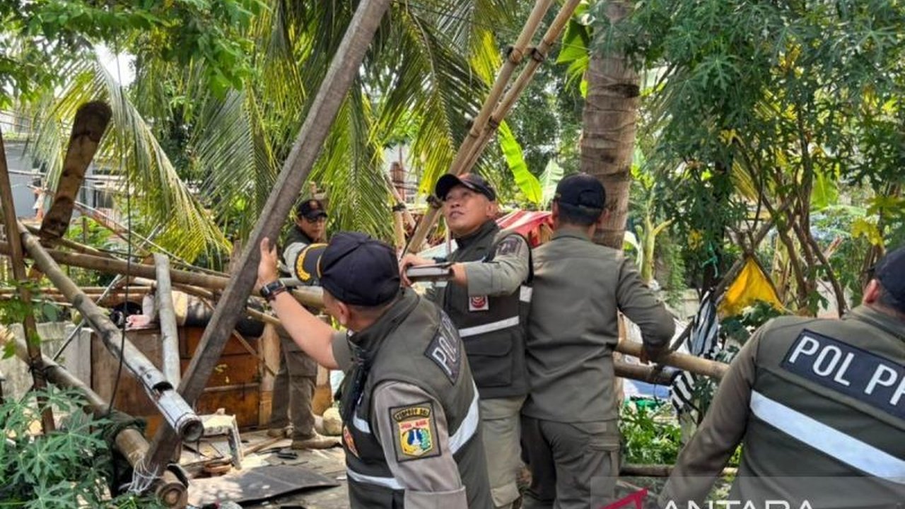 Satpol PP DKI Jakarta mengusulkan penambahan personel dengan usia lebih muda dan jumlah yang ideal untuk mengatasi beban kerja yang tinggi serta memastikan penegakan ketertiban yang optimal di ibu kota.
