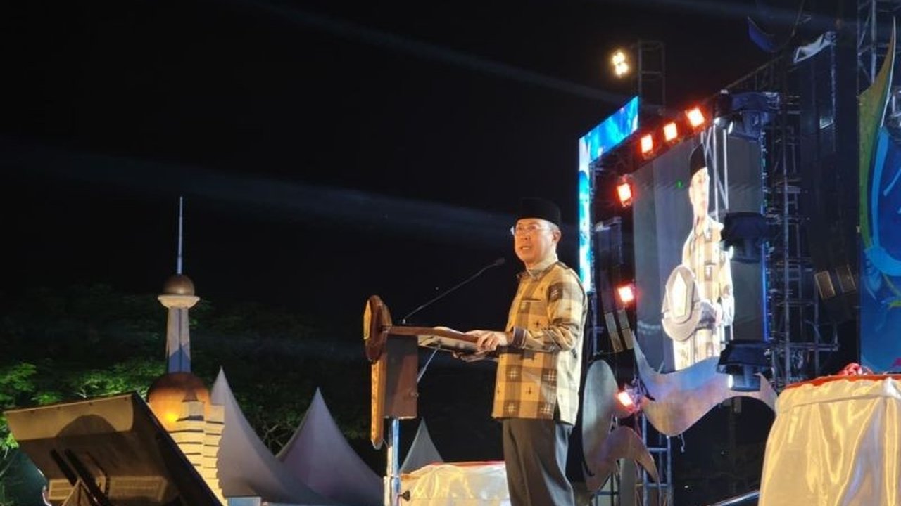 Perayaan HUT Ke-62 Provinsi Sulawesi Tenggara dimeriahkan Harmoni Sultra, melibatkan ribuan partisipan dan beragam kegiatan menarik, menunjukkan kolaborasi kuat pemerintah daerah.