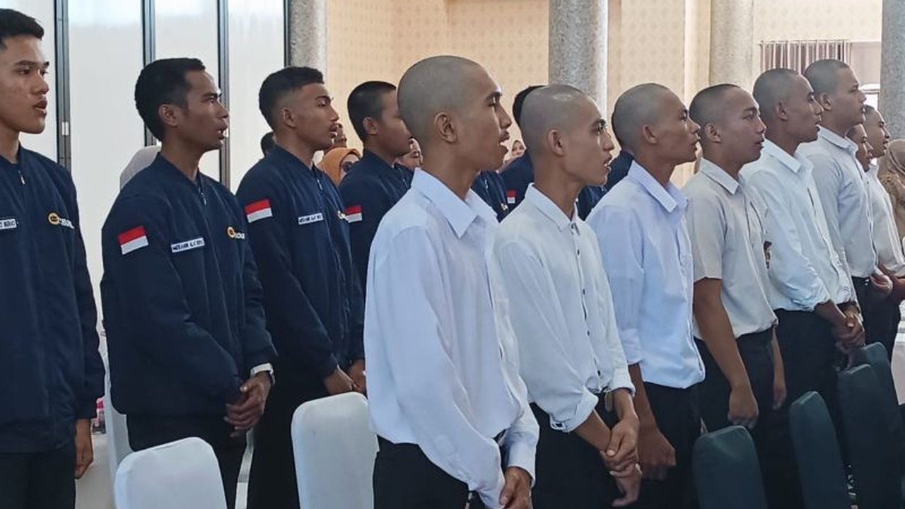 Pemerintah Kabupaten Sumbawa Barat meluncurkan program beasiswa mekanik alat berat untuk 16 pemuda, hasil kolaborasi dengan PT AMNT dan United Tractors School, membuka peluang kerja luas.