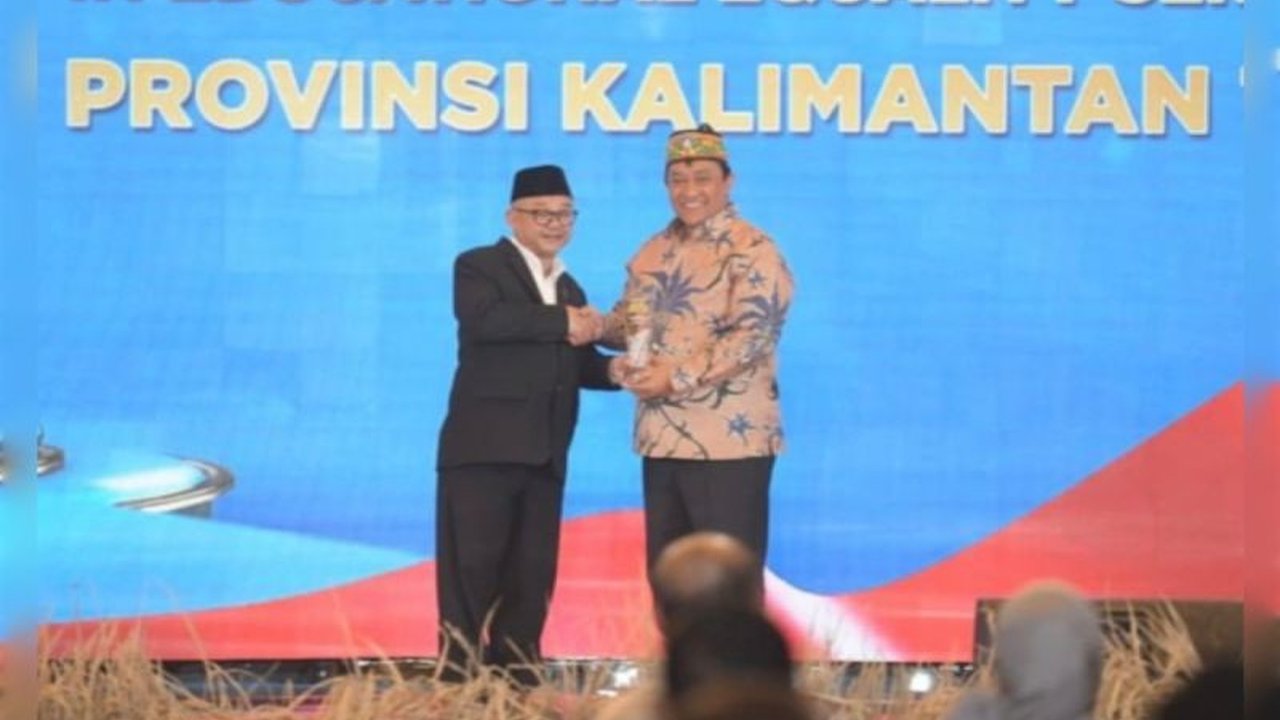 Pemerintah Provinsi Kalimantan Tengah (Kalteng) berhasil meraih penghargaan nasional atas keberhasilan memacu pengembangan digitalisasi dan akses pendidikan inklusif Kalteng, memastikan pemerataan kualitas pendidikan bagi seluruh peserta didik.