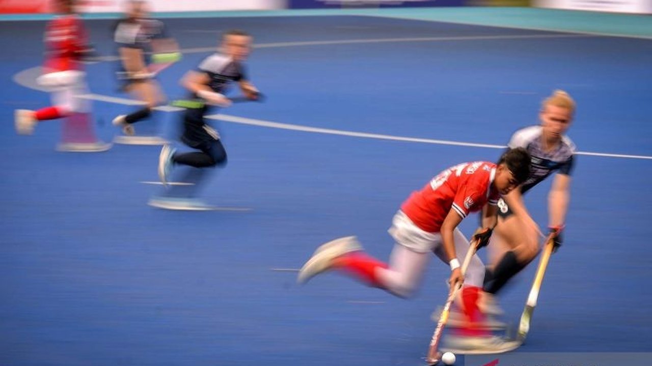 Timnas Hoki Putri Indonesia berhasil mengamankan tiket ke Asian Games 2026 di Aichi-Nagoya, Jepang, membuat sang pelatih, Muhammad Dhaarma Raj, merasa sangat lega dan bangga.