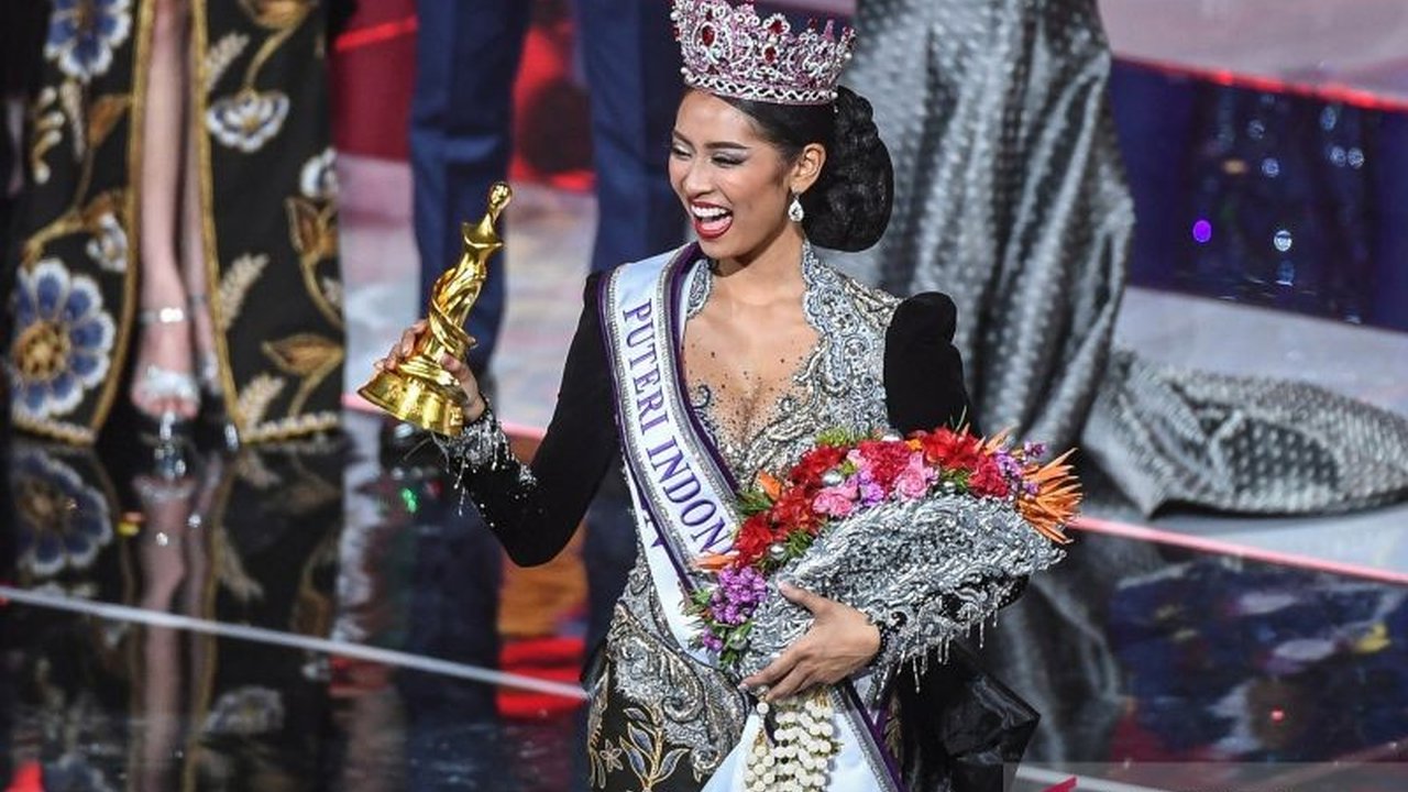 Agnes Rahajeng, finalis dari Banten, berhasil meraih mahkota Puteri Indonesia 2026. Ia bertekad menggunakan platform ini untuk menginspirasi dan meningkatkan kesejahteraan masyarakat melalui kreasi konten serta advokasi sosial.