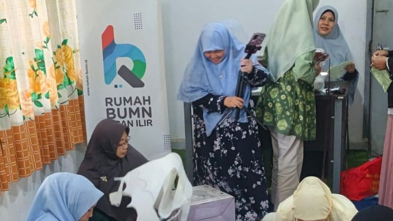 PT Pertamina (Persero) gencar melakukan Pemberdayaan UMKM sebagai bagian dari strategi keberlanjutan perusahaan. Simak bagaimana program ini mendorong UMKM lokal menembus pasar global dan berkontribusi pada ketahanan energi nasional.