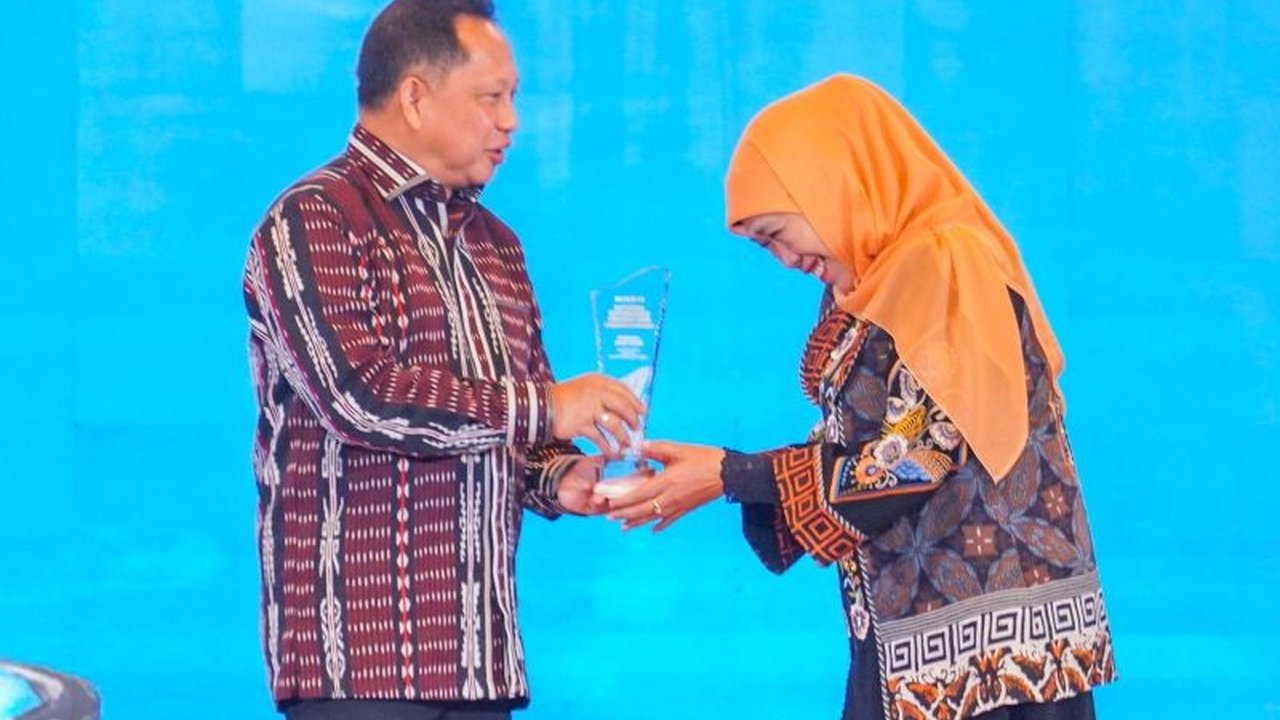 Pemerintah Provinsi Jawa Timur meraih National Governance Awards (NGA) 2026 atas komitmen kuat mendukung Koperasi Desa Merah Putih (KDKMP), memperkuat ekonomi kerakyatan berbasis desa.