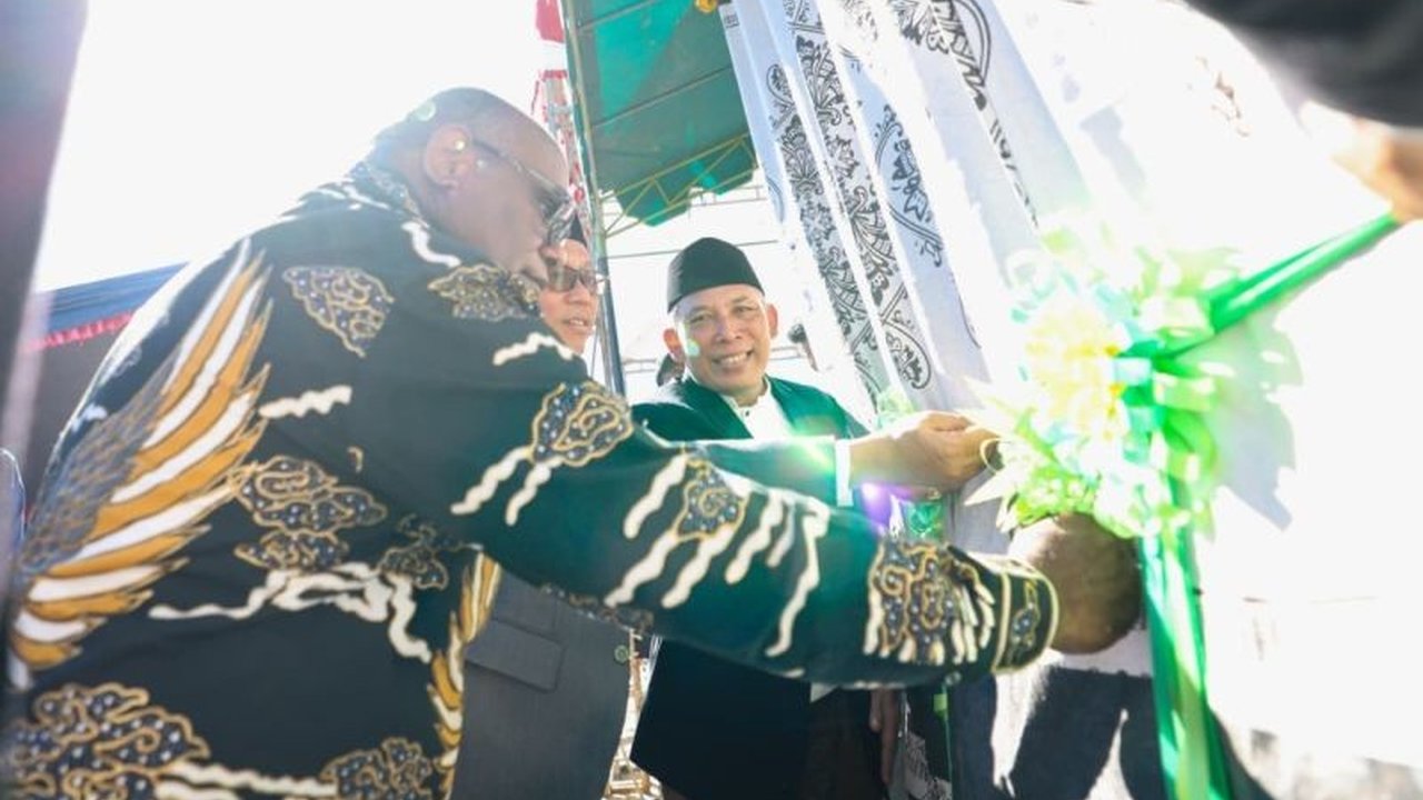 Gubernur Papua Tengah Meki Nawipa menegaskan peran strategis pesantren dalam mencetak Sumber Daya Manusia (SDM) berkualitas dan berkarakter di wilayahnya. Simak bagaimana Pesantren Papua Tengah menjadi pilar penting pendidikan masa depan.