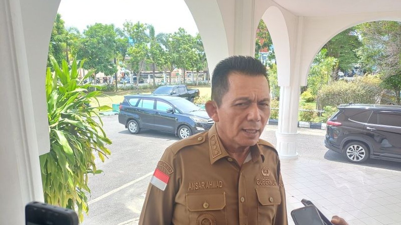 Program Kepri Terang terus digencarkan! Pemprov Kepri dan PLN menargetkan enam pulau di Kepulauan Riau menikmati listrik 24 jam penuh tahun ini, meningkatkan rasio elektrifikasi dan kesejahteraan warga.