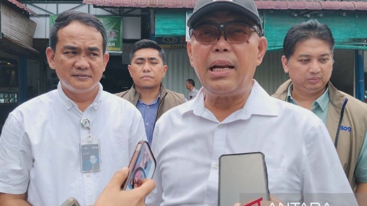 Wakil Direktur Utama Bulog menjamin ketersediaan Minyakita di pasar Medan tetap aman dan harga stabil, menepis isu kelangkaan setelah Lebaran serta mengantisipasi kebutuhan Idul Adha.