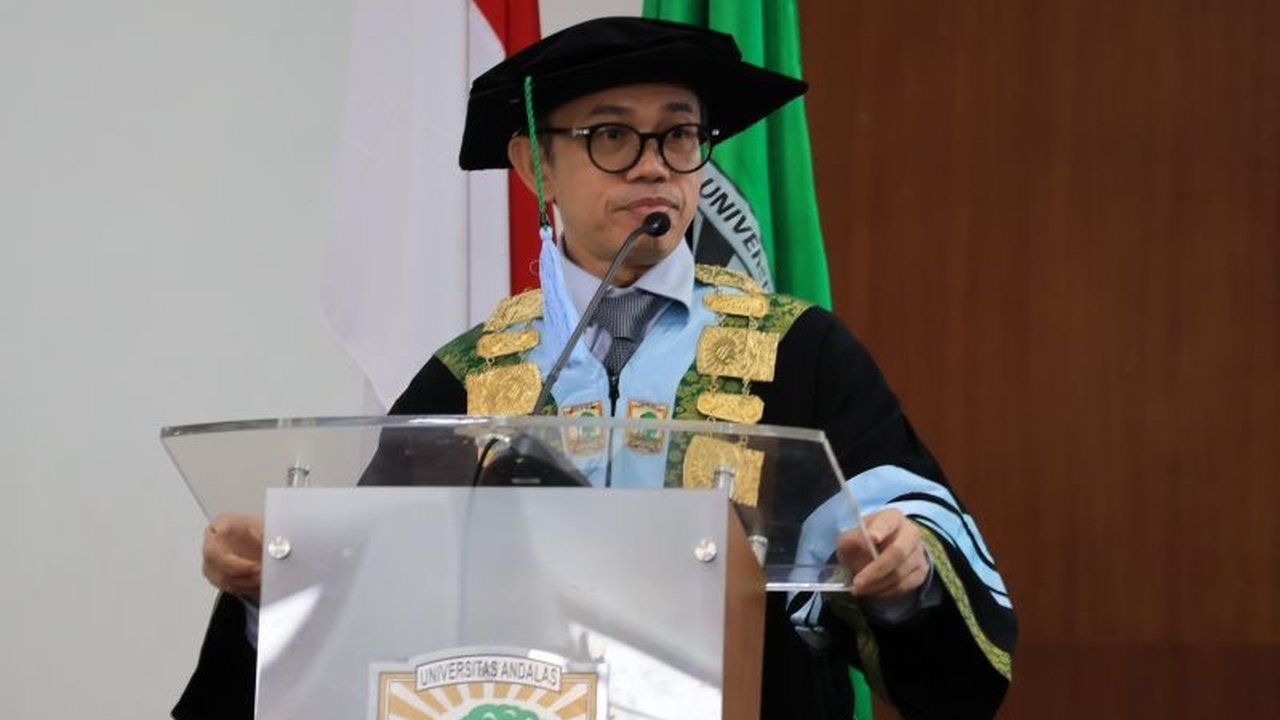 Universitas Andalas (UNAND) semakin optimistis mencapai target sebagai kampus dunia dengan penambahan tujuh guru besar baru, memperkuat kualitas pengajaran dan reputasi riset.