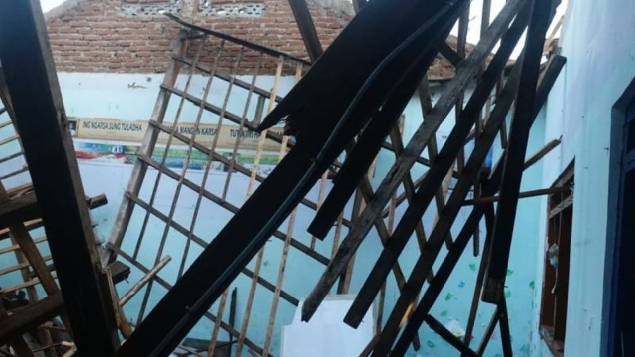 Pemerintah Kabupaten Pati memastikan pembangunan kembali ruang kelas SD Negeri Mencon 01 yang roboh di Kecamatan Pucakwangi segera terlaksana berkat bantuan dari Kemendikdasmen, demi kelancaran kegiatan belajar mengajar.