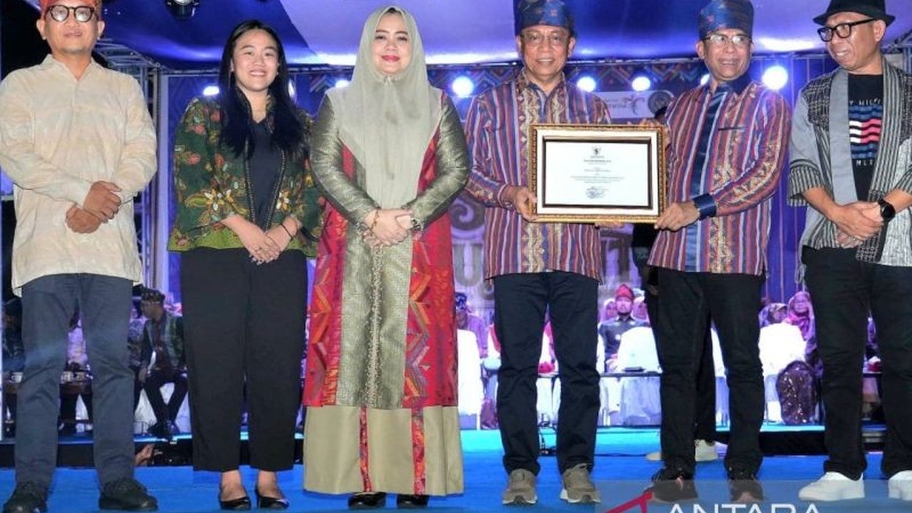 Festival Rimpu Mantika 2026 di Kota Bima bukan sekadar perayaan budaya, melainkan pendorong ekonomi kreatif dan penegasan identitas perempuan Bima. Simak dampaknya!