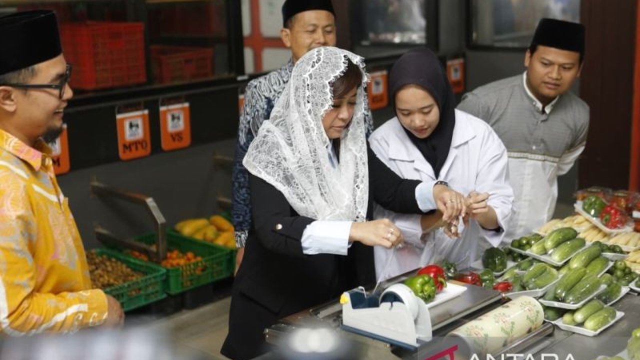 Menkomdigi Meutya Hafid menegaskan bahwa digitalisasi koperasi bukan sekadar adopsi teknologi, melainkan langkah strategis untuk meningkatkan efisiensi, memperluas pasar, dan memperkuat ekonomi rakyat berbasis desa.