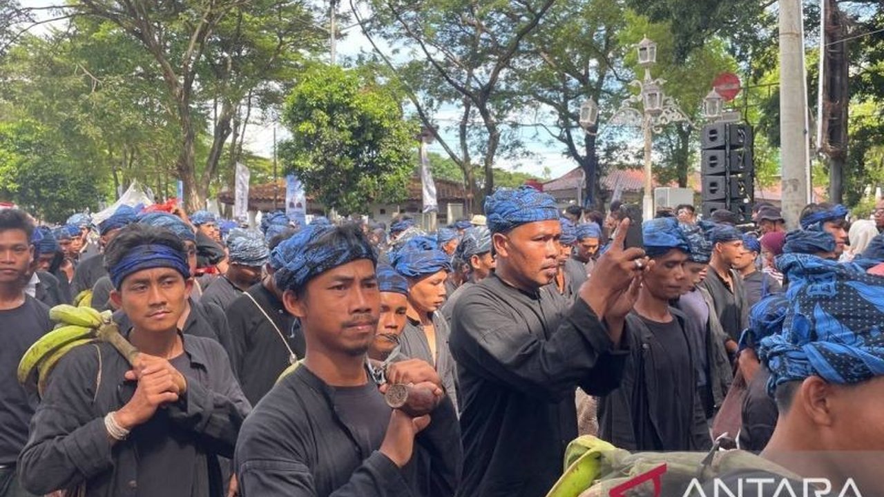 Warga Badui titip pesan pelestarian alam kepada Gubernur Banten, Andra Soni, saat tradisi Seba Badui 2026, menyoroti pentingnya menjaga lingkungan dari kerusakan hutan dan pencemaran sungai.