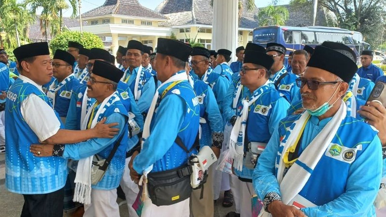 Pemerintah Kabupaten Majalengka memastikan kesehatan jamaah haji telah memenuhi syarat sebelum diberangkatkan ke Tanah Suci. Simak detail persiapan dan keberangkatan rombongan pertama dari Majalengka.