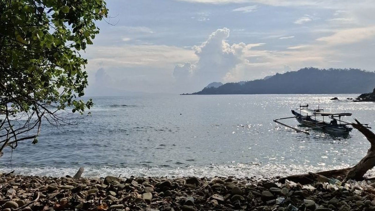 Pemerintah Provinsi Lampung serius memberdayakan masyarakat sekitar destinasi wisata sebagai pemandu wisata lokal, demi menggenjot pertumbuhan ekonomi dan pariwisata terintegrasi di wilayahnya.