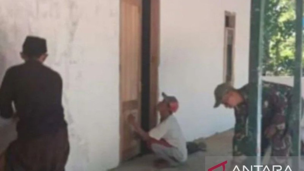 Pemerintah Kabupaten Sampang melanjutkan komitmennya dalam Pembangunan Rumah Layak Huni Sampang, tahun ini mengalokasikan anggaran untuk 19 unit. Upaya ini menjadi bagian penting dalam menekan angka kemiskinan di wilayah tersebut.