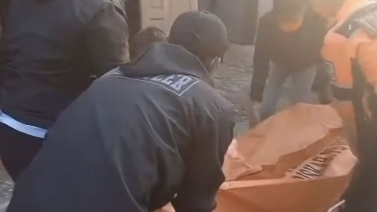 Insiden tragis **kecelakaan truk Ciburuy** menewaskan seorang pengendara motor setelah truk tangki mengalami rem blong di Padalarang. Polres Cimahi kini tengah mendalami penyebab pasti kejadian fatal ini untuk mencegah terulangnya insiden serupa.