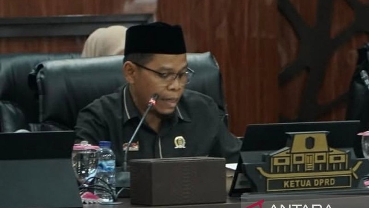 DPRD Banjarmasin setujui dana sampah Rp15 miliar sebagai talangan awal. Langkah ini diharapkan mampu mengatasi kondisi darurat sampah di Banjarmasin dan memicu bantuan pusat.