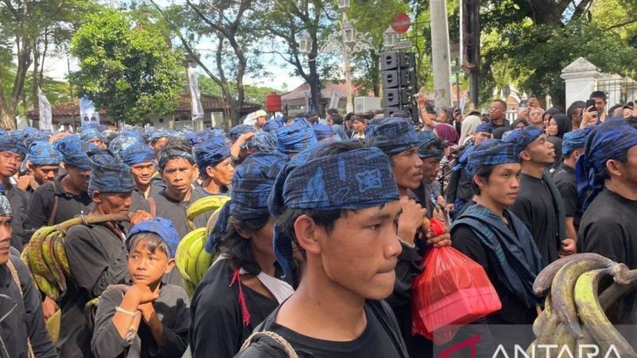 Gubernur Banten Andra Soni memberikan apresiasi tinggi terhadap konsistensi masyarakat adat Kanekes dalam menjaga kelestarian Tradisi Seba Baduy yang telah berlangsung ratusan tahun, menarik perhatian pada nilai-nilai luhur.