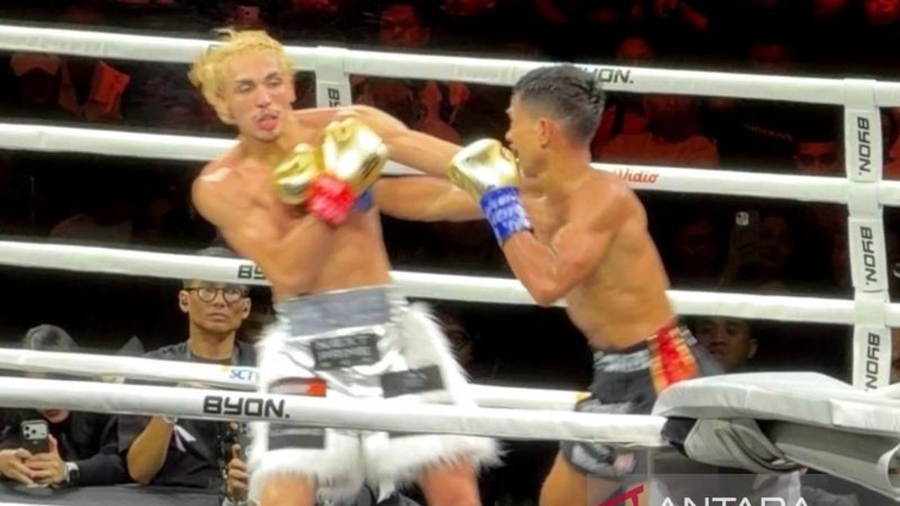 Petarung Malaysia, Putra Abdullah, berhasil mengalahkan Ronal Siahaan dari Indonesia melalui kemenangan mutlak di Byon Combat Showbiz 7, sekaligus meraih gelar perdana Byon Kickstriking Asia.