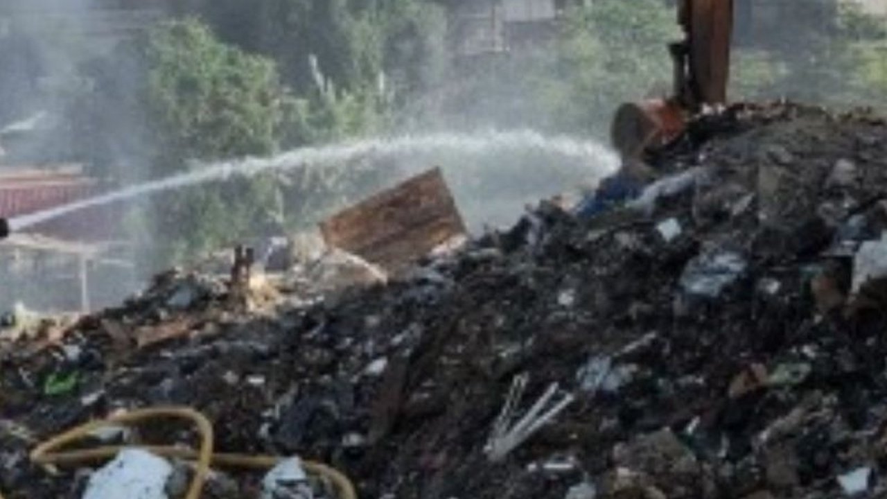 Masyarakat Jakarta Utara diimbau untuk tidak bakar sampah sembarangan setelah insiden kebakaran lahan seluas 5.000 meter persegi. Pelanggar bisa didenda Rp500 ribu.