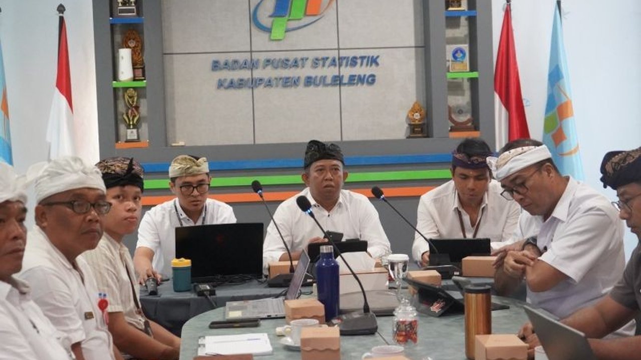 Pemerintah Kabupaten Buleleng terus memperkuat implementasi program Satu Data Buleleng melalui inisiatif BIMA Sakti, meningkatkan kualitas dan pemanfaatan data untuk kebijakan pembangunan yang tepat sasaran.