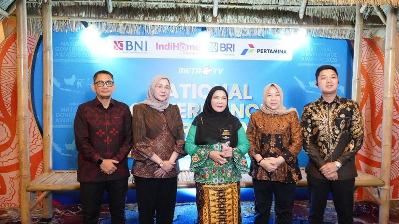 Wali Kota Bandarlampung Eva Dwiana berhasil meraih Penghargaan National Governance Awards 2026, sebuah pengakuan atas keberhasilan pemerintah kota dalam menerapkan tata kelola pemerintahan yang inovatif dan meningkatkan pelayanan publik.