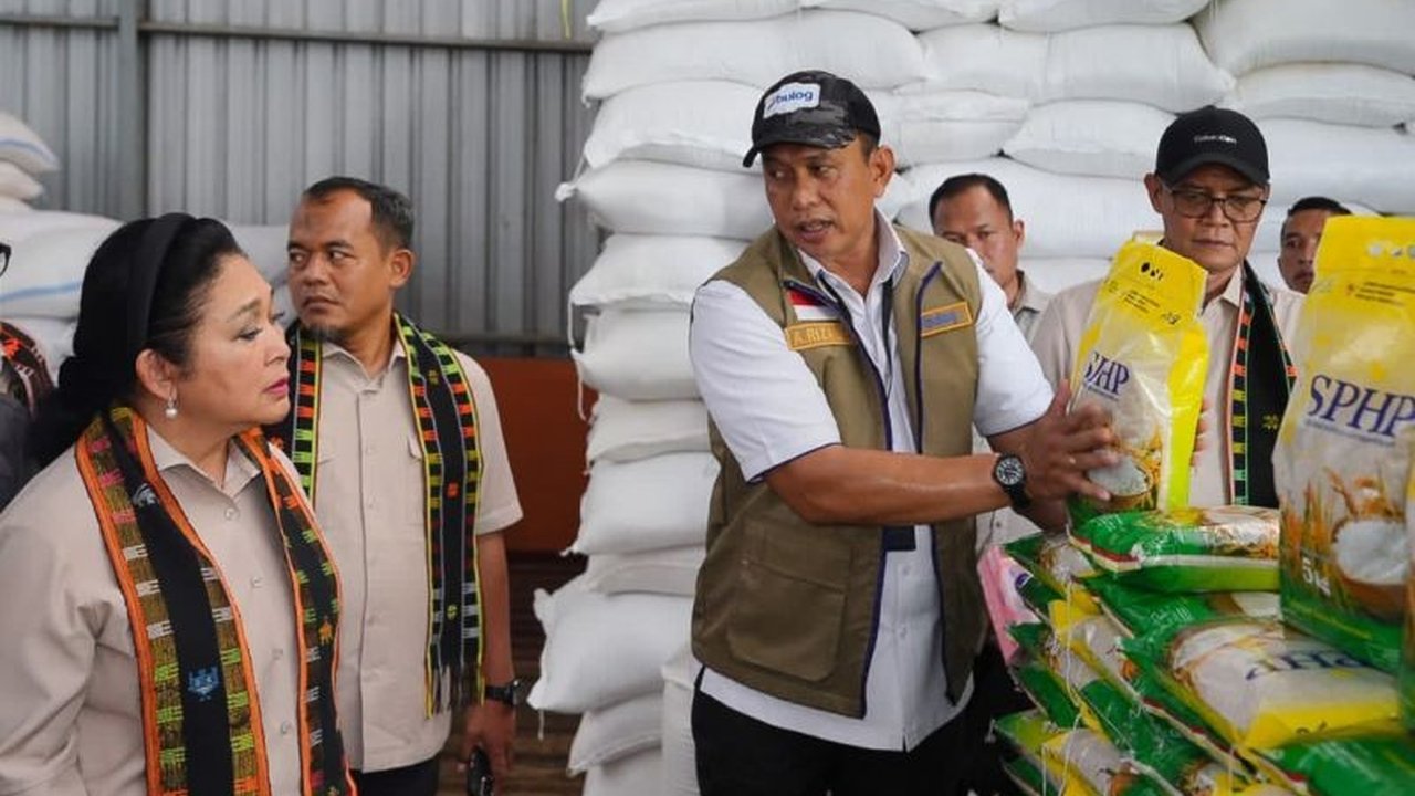 Perum Bulog berhasil menyalurkan 1,37 juta liter Minyakita di NTT, termasuk 37.908 liter di Labuan Bajo, menegaskan komitmen menjaga stabilisasi harga dan daya beli masyarakat.