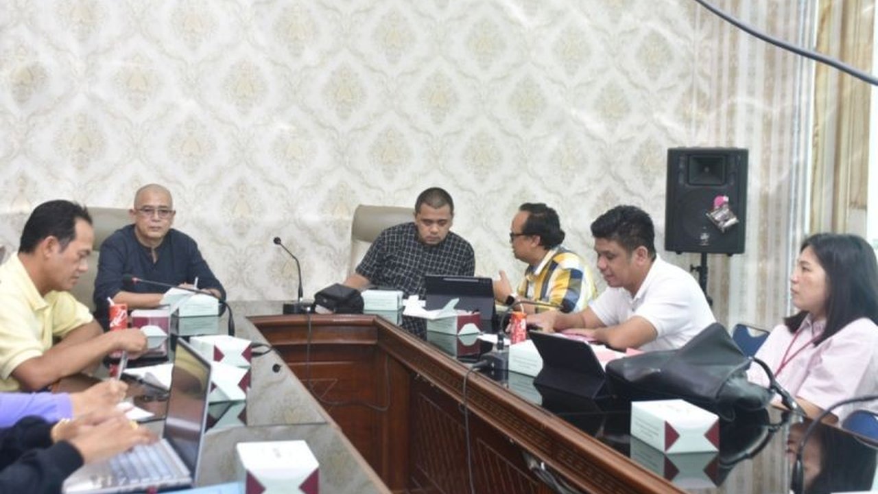 Pemkab Rejang Lebong mengalokasikan anggaran Rp270 juta untuk membiayai kepesertaan BPJS Ketenagakerjaan bagi 2.686 pekerja rentan, sebuah langkah signifikan menuju Universal Coverage Jamsostek 2026.