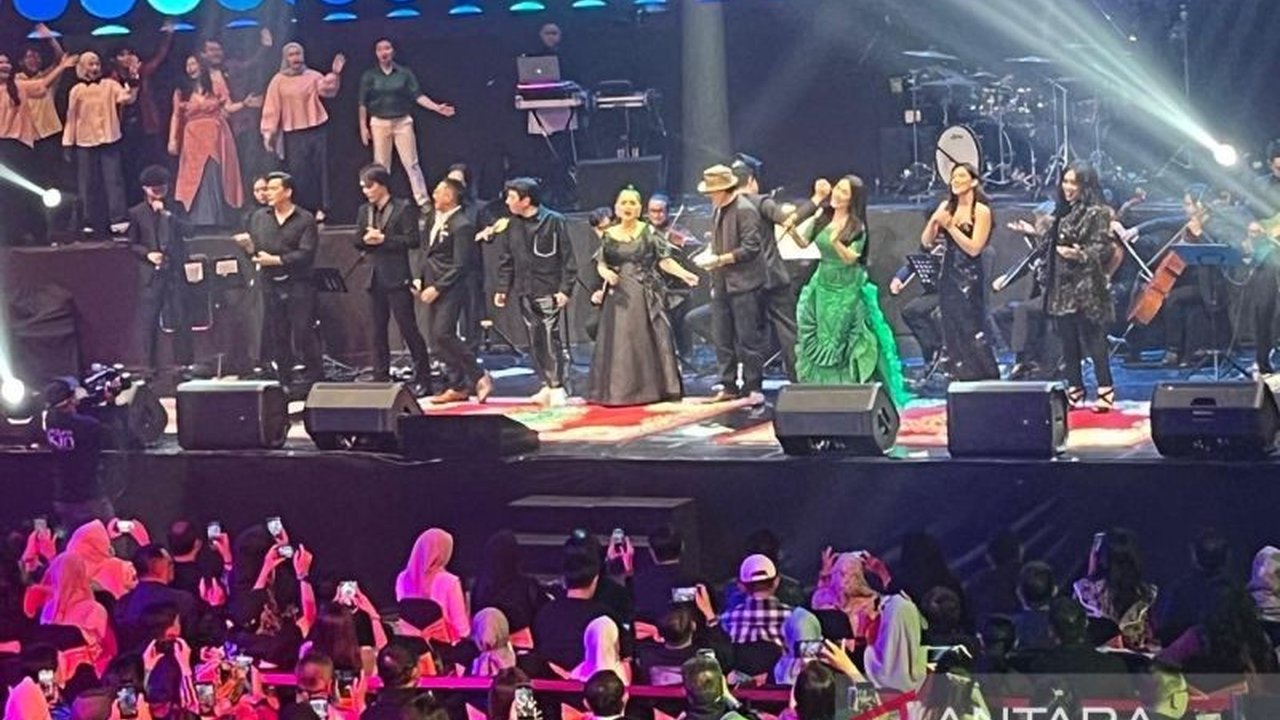 Konser Badai Pasti Berlalu sukses membawa penonton bernostalgia dengan karya legendaris Erros Djarot, menghadirkan musisi papan atas di Balai Sarbini, Jakarta.