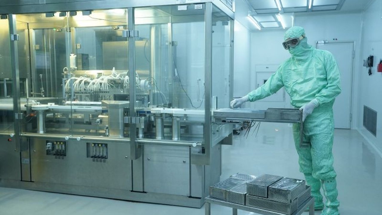 PT Phapros Tbk (PEHA) berhasil mencetak pertumbuhan laba bersih yang signifikan sebesar 113 persen pada kuartal I 2026, didorong kenaikan penjualan dan efisiensi biaya yang optimal, menunjukkan kinerja keuangan yang kuat di tengah dinamika global.