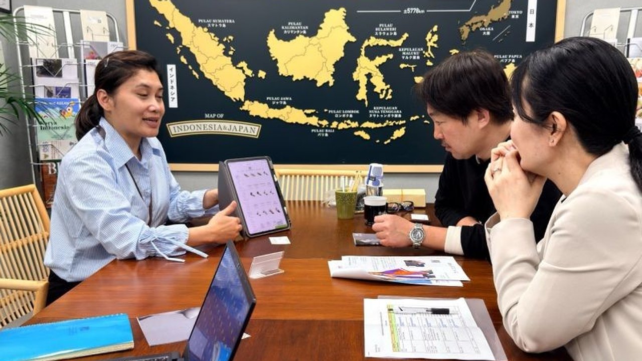Produk fesyen dan aksesori Indonesia berhasil mencatat potensi transaksi fantastis senilai Rp17 miliar, memperkuat posisi ekspor fesyen Indonesia ke Jepang di pasar global.