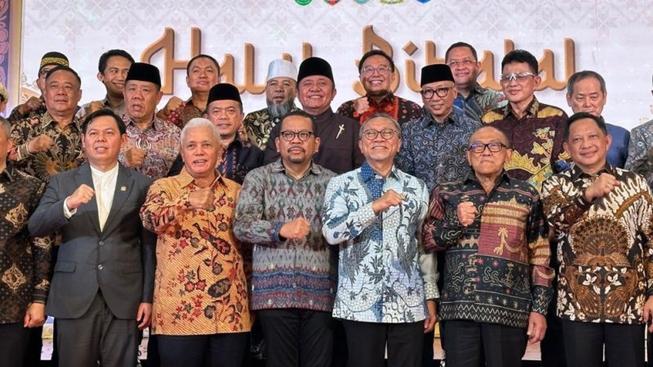 Gubernur Kepulauan Bangka Belitung, Hidayat Arsani, memperkuat Solidaritas Perantau Sumbagsel melalui Halalbihalal, bertujuan mendorong pertumbuhan ekonomi dan pembangunan daerah secara berkelanjutan.