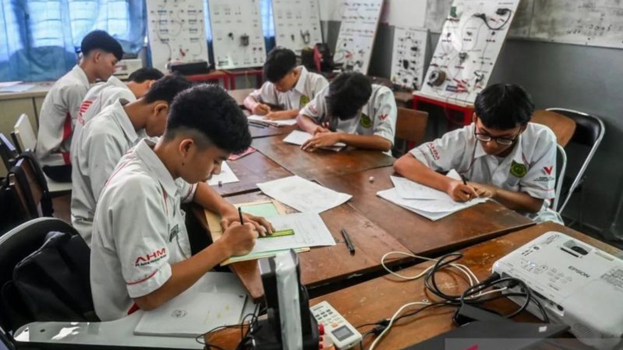 Gubernur DKI Jakarta Pramono Anung Wibowo berharap program Sekolah Swasta Gratis DKI Jakarta yang diperluas dapat menekan angka rasio gini dan membuka akses pendidikan bagi anak-anak.