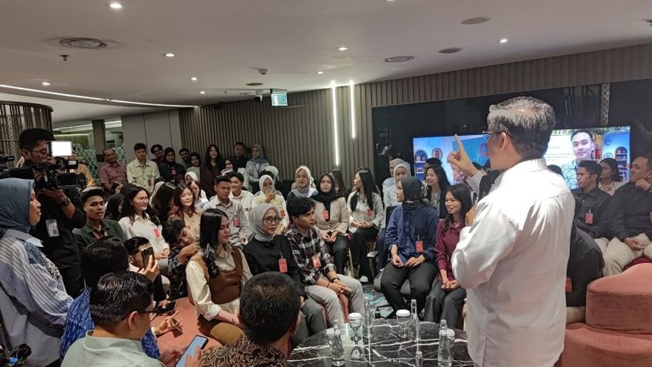 Program Magang Nasional dinilai pengamat ketenagakerjaan sebagai angin segar dan solusi efektif bagi lulusan baru yang kesulitan mencari pekerjaan, membekali mereka dengan pengalaman dan sertifikasi berharga.