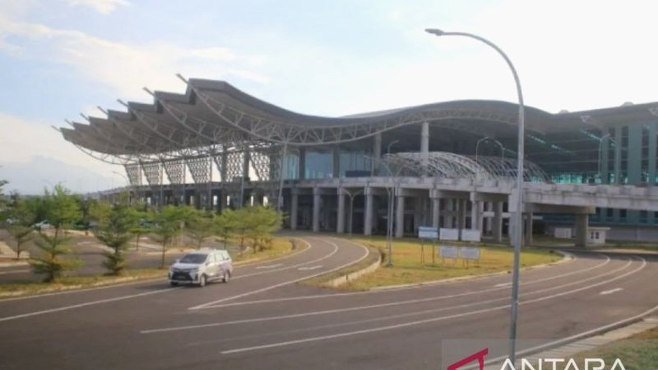 Anggota Komisi II DPRD Jawa Barat mendorong optimalisasi Bandara Kertajati sebagai penggerak ekonomi utama, mengatasi tantangan rute dan okupansi demi kemajuan Jawa Barat.