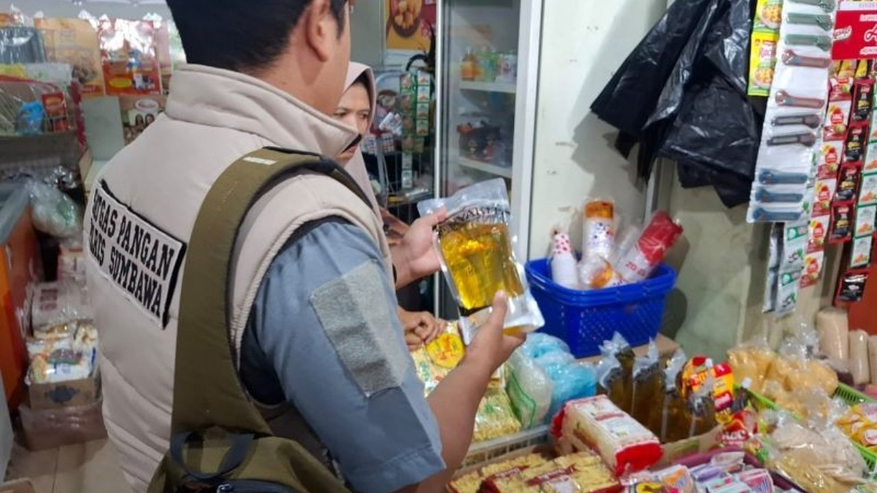 Satgas Pangan NTB terus memantau stok dan harga Minyakita di seluruh wilayah, memastikan ketersediaan dan harga tetap stabil di bawah HET sesuai Peraturan Menteri Perdagangan Nomor 18 Tahun 2024.