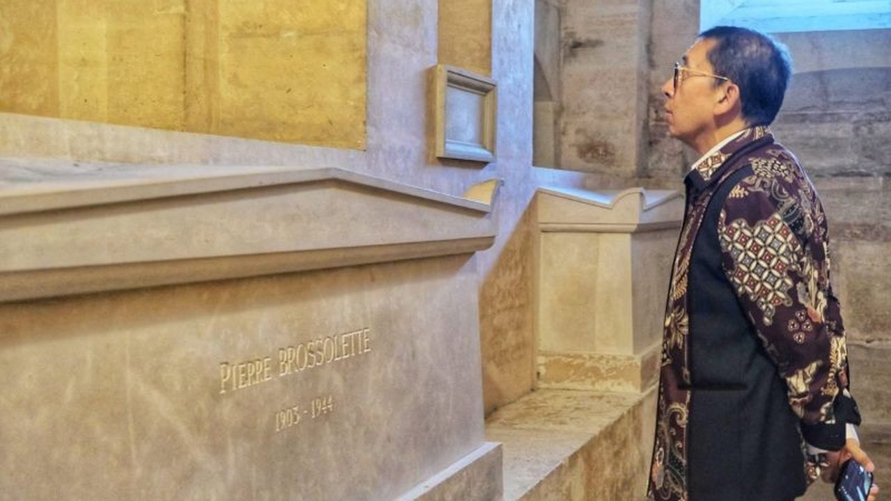 Menteri Kebudayaan (Menbud) Fadli Zon mengunjungi Pantheon di Paris, Prancis, untuk mencari referensi tata kelola situs bersejarah demi pengembangan museum Indonesia yang lebih modern dan relevan.