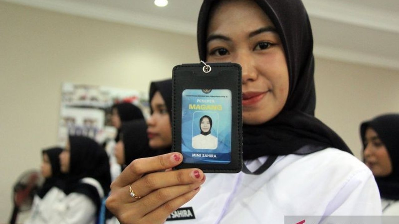 Program Magang Nasional, yang baru saja menutup Tahap I, disebut pengamat dapat meredam ketegangan sosial di kalangan generasi muda karena menjamin investasi sosial pada sumber daya manusia.