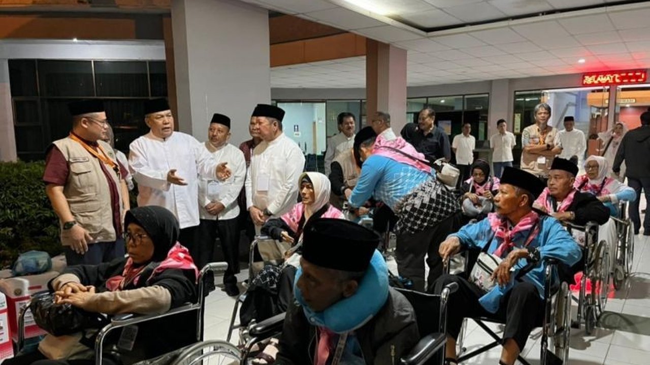 Plt Gubernur Riau SF Hariyanto melepas 439 jemaah haji asal Pekanbaru dari Embarkasi Batam. Ia berpesan agar para jemaah haji Riau fokus beribadah dan menjaga kesehatan selama di Tanah Suci.